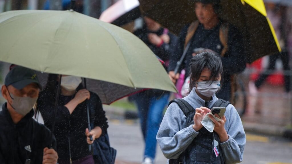 Cool, wet for Hongkongers on Thursday but temperature set to rise in coming days