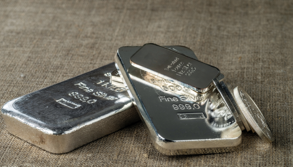 Silver Prices at $30.55: 3 Key Factors Driving the Bearish Trend