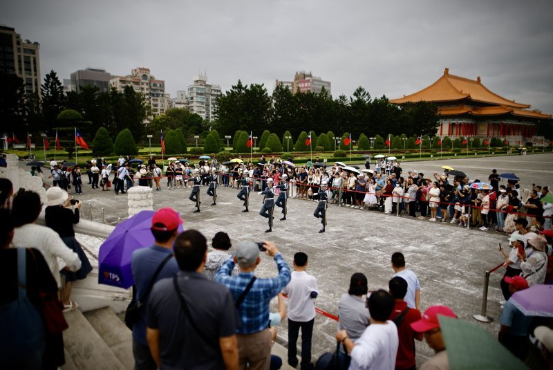 People observe the changing of honor guards in front of Chiang Kai-shek Memorial Hall at the Liberty Square in Taipei, Taiwan in October. Photo by Ritchie B. Tongo/EPA-EFE