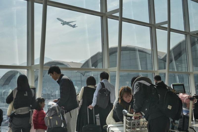 Cathay Pacific’s proposal comes as the government is seeking ways to tackle a deficit estimated to reach about HK$100 billion (438 billion baht) for the 2024-25 financial year. (Photo: South China Morning Post)