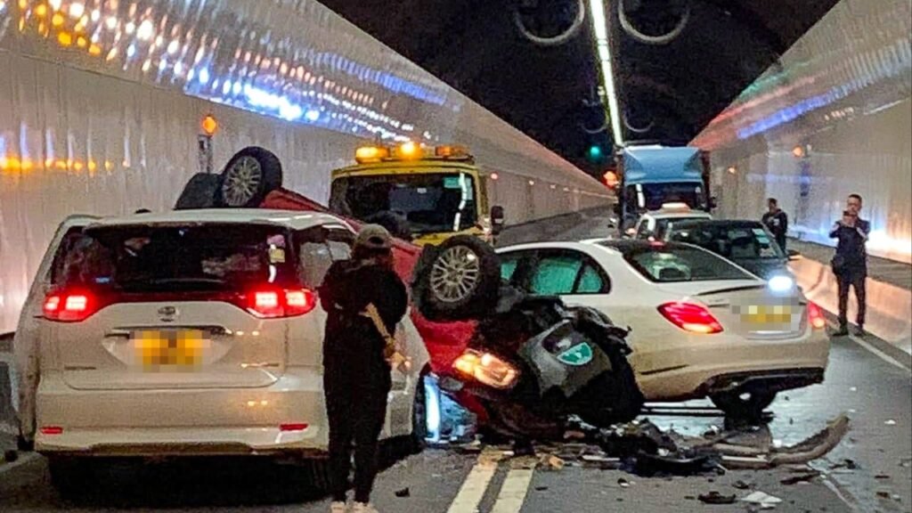 4 people injured after 3-vehicle crash in Hong Kong tunnel, 1 driver flees