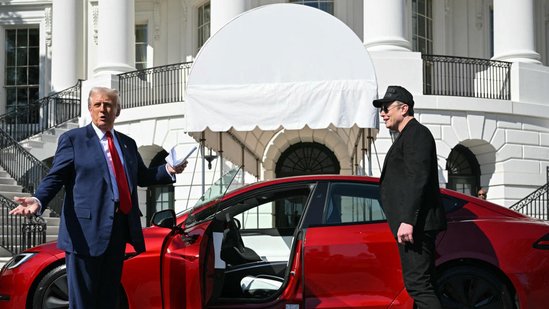 Trump, Hater of EVs, Says He’s Buying a Tesla