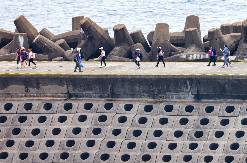 Tourists flock to the High Island Reservoir during the Labour Day “golden week” holiday. Photo: Dickson Lee