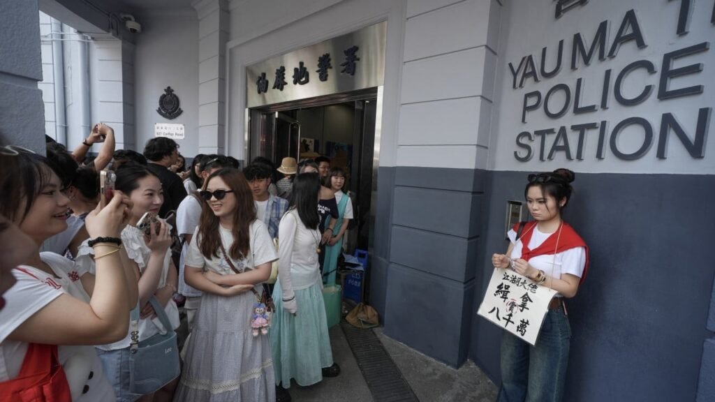 Nearly 222,000 mainland tourists visit Hong Kong on Labour Day, up 22% from 2024