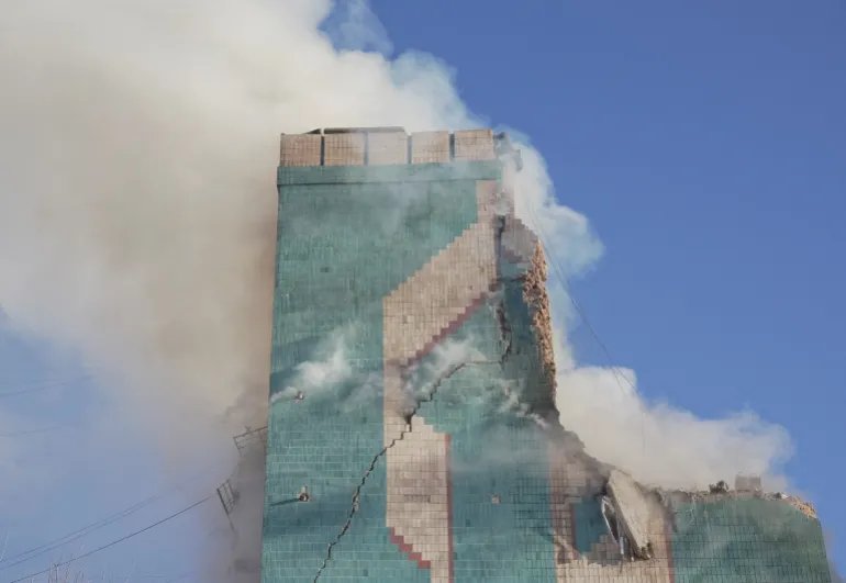 Smoke rises from an apartment building hit by a morning Russian missile strike, amid Russia's attack on Ukraine, in Ternopil, Ukraine November 19, 2025. REUTERS/Andriy Bodak TPX IMAGES OF THE DAY