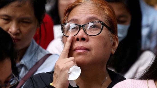 A woman reacts during a community prayer meeting for victims of the deadly fire that occurred on Wednesday at the Wang Fuk Court housing complex in Tai Po, in Hong Kong, China, November 30, 2025.(Reuters Photo)