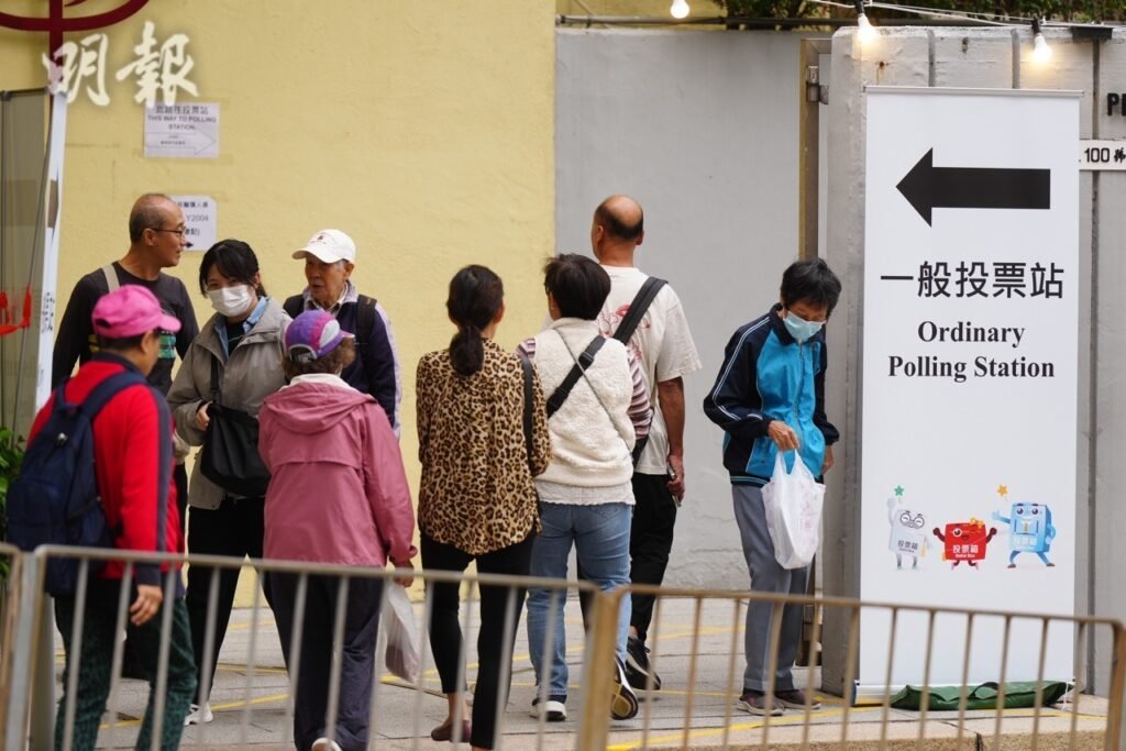 圖為位於觀塘瑪利諾書院的票站情况。(楊柏賢攝)