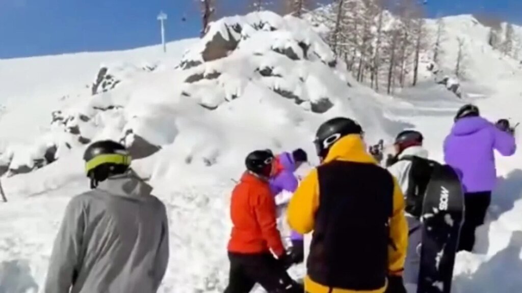 Avalanche at ski resort in northern Xinjiang kills Hongkonger