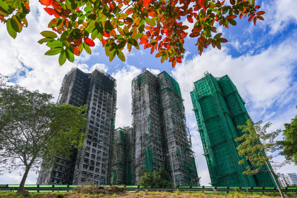 Just one of Wang Fuk Court’s eight buildings was untouched by fire. Photo: Eugene Lee