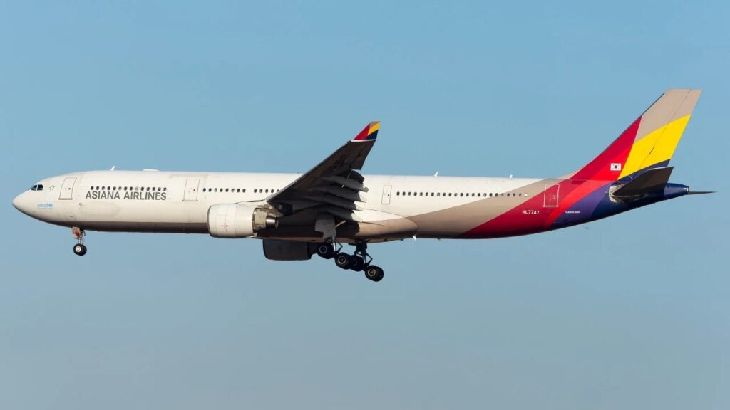 Passenger injured in fire sparked by power bank on Incheon-Hong Kong flight