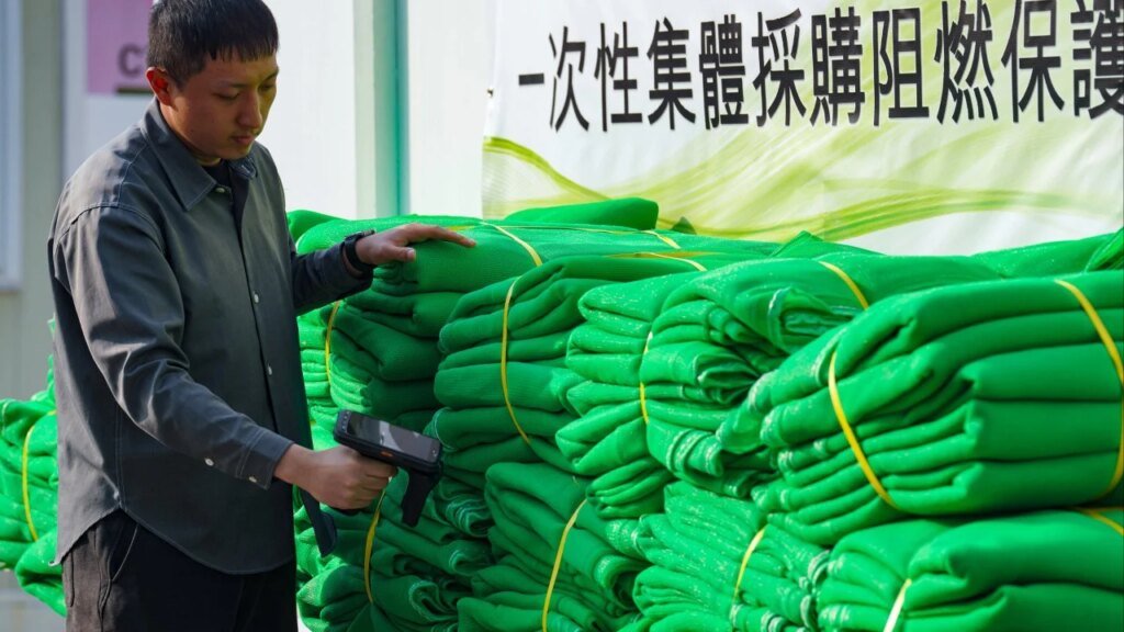 Stalled work to resume as Hong Kong distributes 3,000 fire-tested scaffold nets