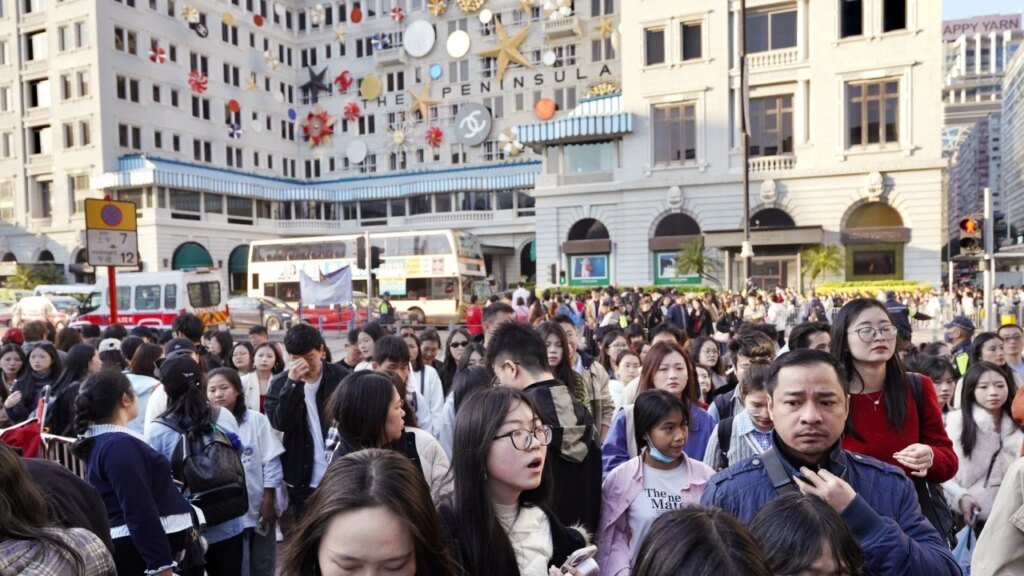 Hong Kong remains a top countdown city as 200,000 visit on New Year’s Eve: minister