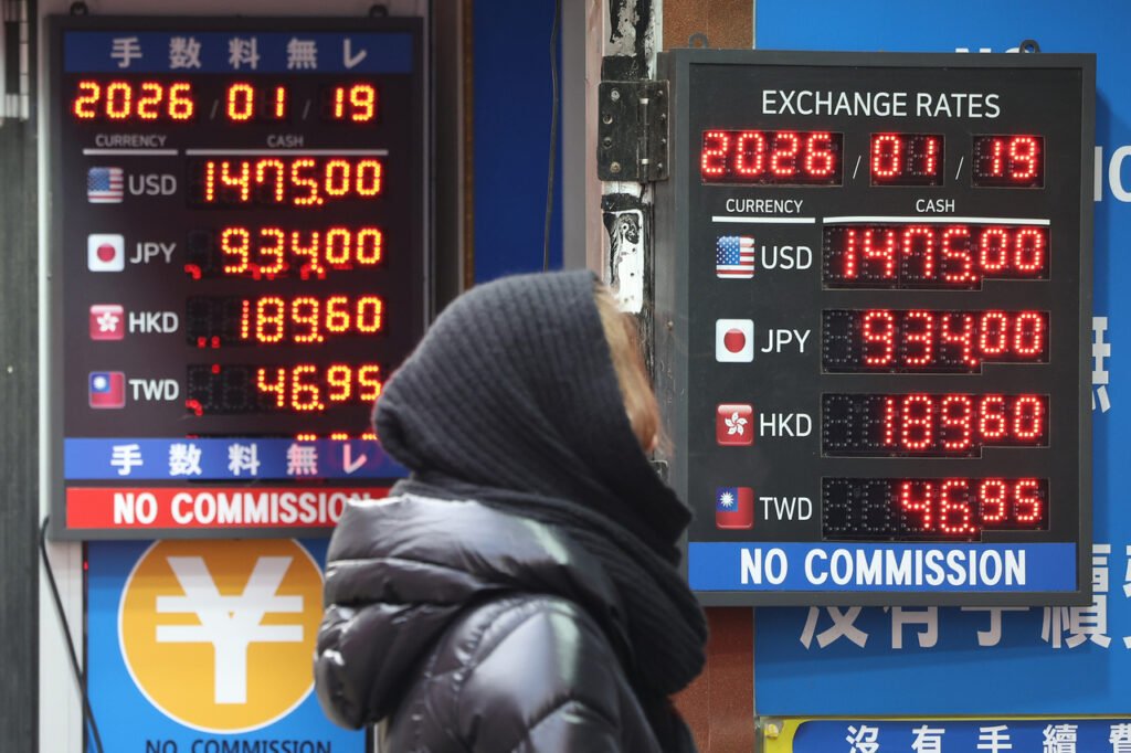 Exchange rates are displayed at a currency exchange booth in Myeong-dong, central Seoul, Jan. 19. (Yonhap)