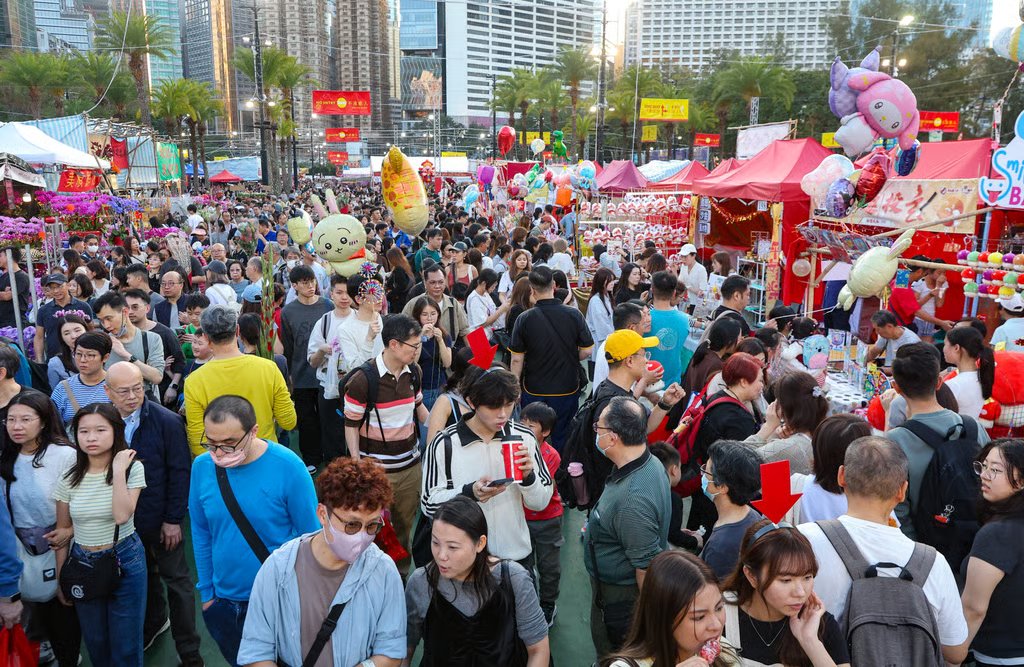 Crowds at the Lunar New Year fair in Victoria Park on Monday afternoon. Photo: Edmond So