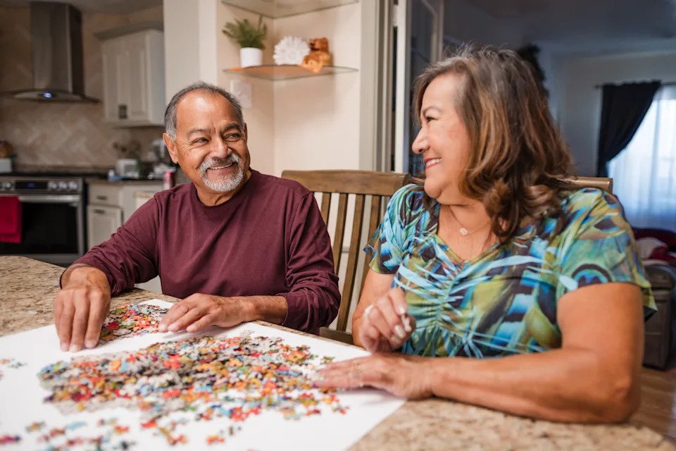 Man and women doing a puzzle together.