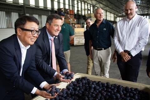 China’s ambassador Wu Peng and South African minister of agriculture, John Steenhuisen see off the first shipments