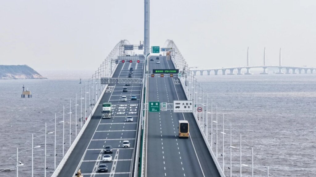 Hong Kong users warned of heavier mega bridge traffic as Zhuhai link suspended