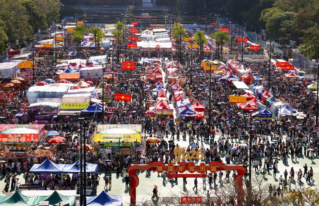 The crowds at the fair at Victoria Park on Sunday. Photo: Dickson Lee