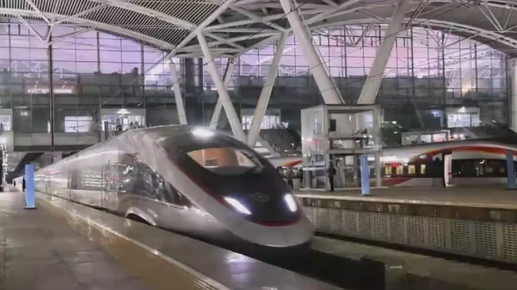 China's Greater Bay Area launches first nighttime train service for 2026 Spring Festival travel rush