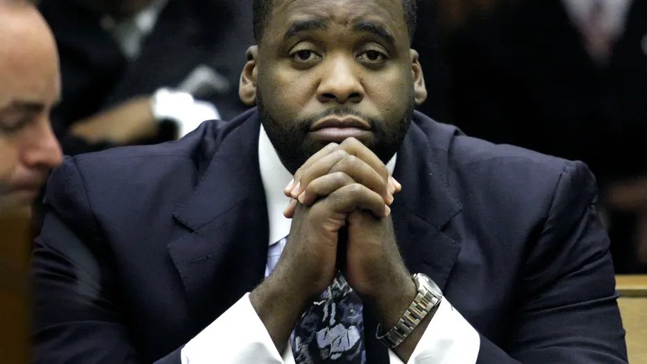 Ex-Detroit Mayor Kwame Kilpatrick makes deal to pay over $800K in restitution, court documents say