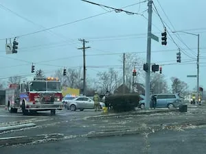 Driver runs red light, causing 3 car crash in Dayton intersection