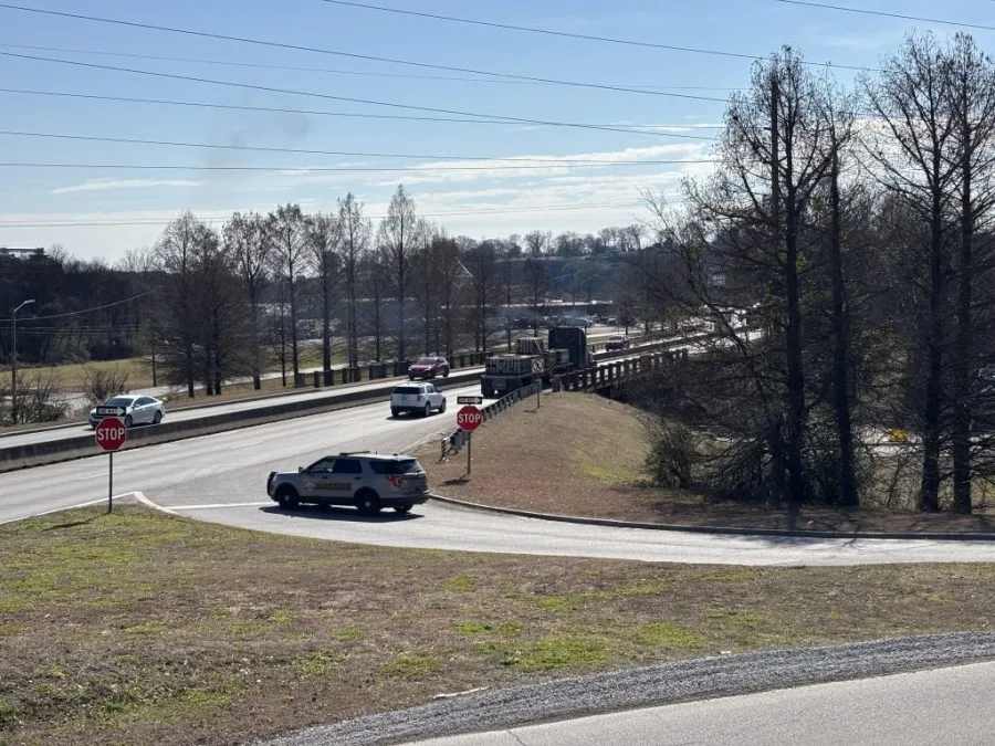 US-43/US-72/Mitchell Boulevard, viewed from South Pine Street. During construction, US-43 southbound/US-72 westbound traffic will continue to cross the Mitchell Boulevard bridge, while northbound traffic will use a detour. (Courtesy: ALDOT) <br>