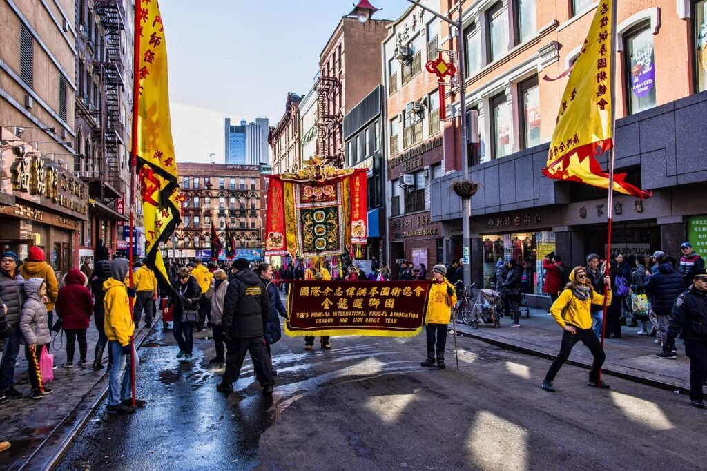 https://pixabay.com/photos/chinatown-new-years-chinese-4245552/