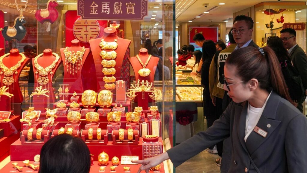 Hong Kong jewellery sales sparkle amid 13pc jump in mainland Chinese visitors