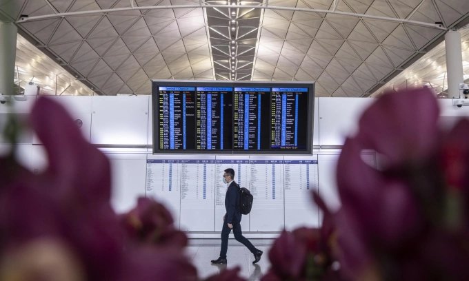 Hong Kong no longer world's best airport for immigration service