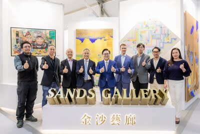 Guests of honour officiate the opening ceremony of the Sands Gallery booth, presented by Sands China Tuesday at Art Central, Hong Kong’s annual premier international art event at Central Harbourfront.