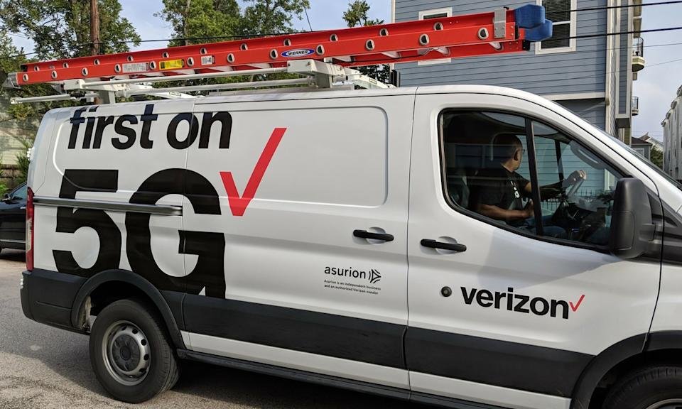 Verizon field tech van.