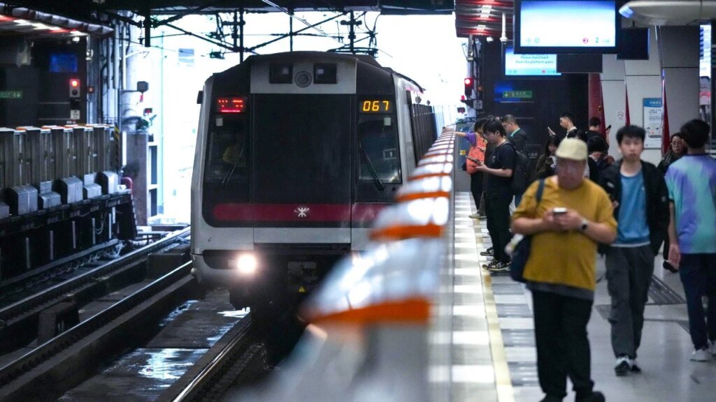 New signalling system launches smoothly despite minor glitches on MTR’s Tsuen Wan line