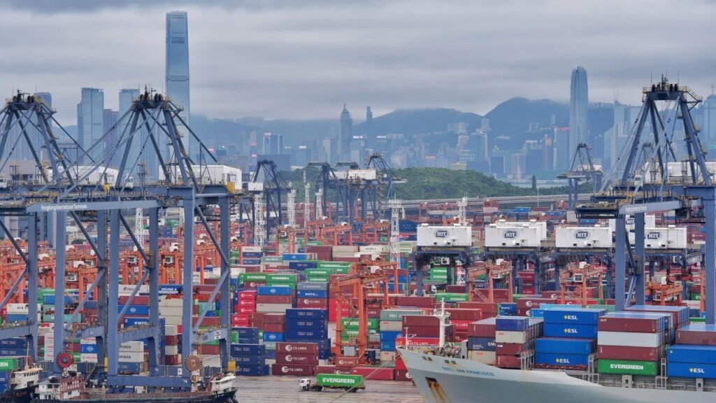 Hong Kong exporter confidence records steepest drop in 2 years