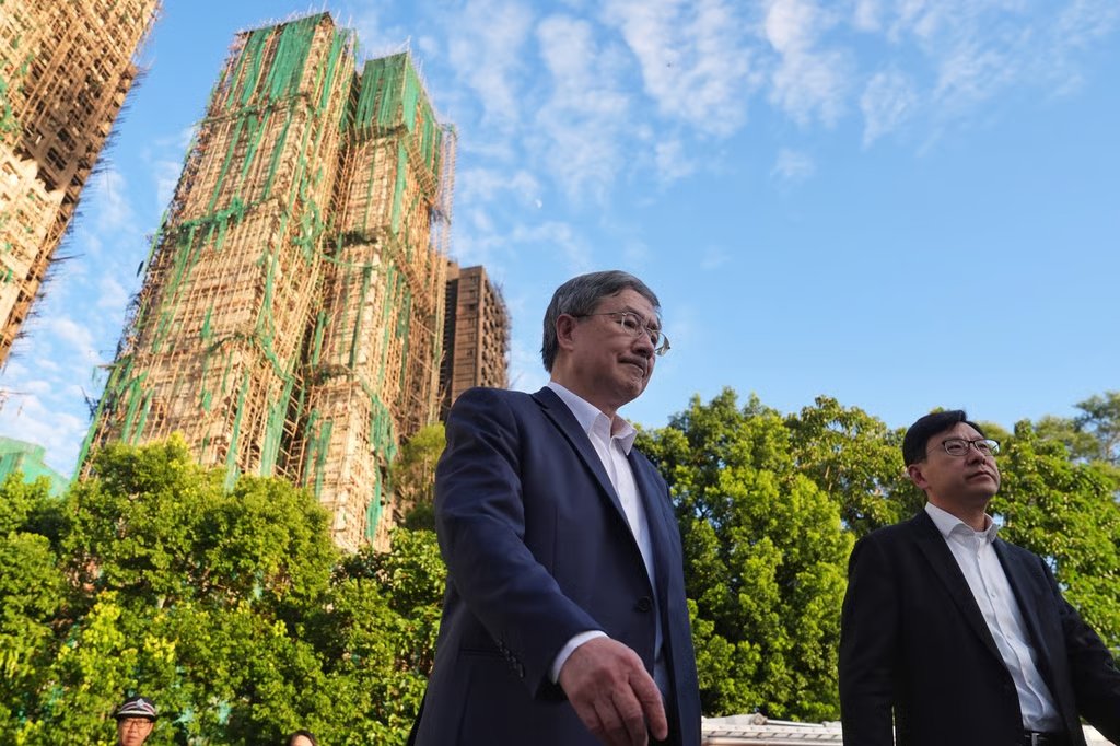 Deputy Chief Secretary Warner Cheuk (left) and Secretary for Labour and Welfare Chris Sun at Wang Fuk Court. Photo: Elson Li