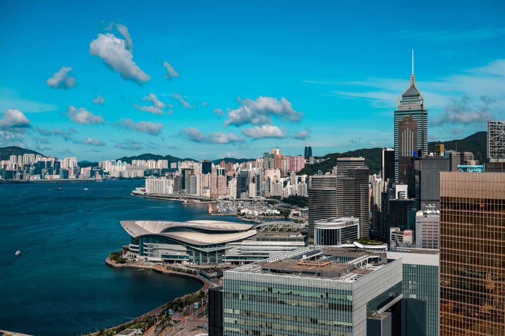 Exporters in Hong Kong prudent on trade outlook