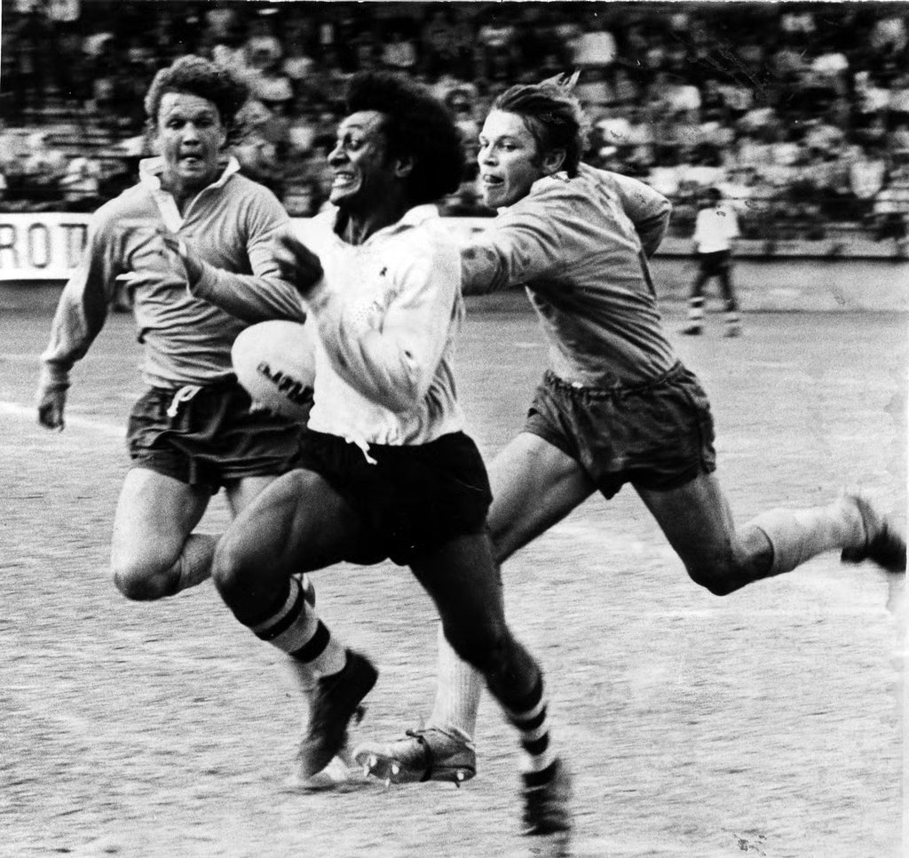 Fijian winger Seremaia Tui Cavuilati shows the dash that made his team such a big hit in the Rothmans/Cathay Pacific sevens at Hongkong Football Club on March 28, 1976. Photo: SCMP