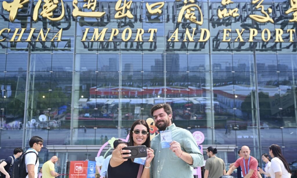 Overseas buyers take a photo at the Canton Fair venue held in Guangzhou, South China's Guangdong Province on April 19, 2026. Photo: VCG