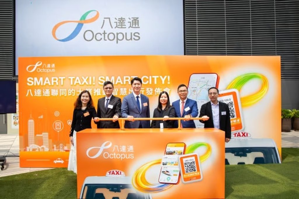 Officiating guests at the launch of Octopus Easy Ride in Hong Kong. From left: Nora Tang, head of transport business at Octopus; Lothair Lam, Legislative Council member (transport functional constituency); Tim Ying, chief executive of Octopus; (right) Lam Wai Kong, Legislative Council member (labour functional constituency); Ben Chan, chairman of the Legislative Council’s Panel on Transport; and Candy Kwok, deputy commissioner for transport. The event marked a milestone in taxi e-payment adoption and the local debut of the Easy Ride feature.