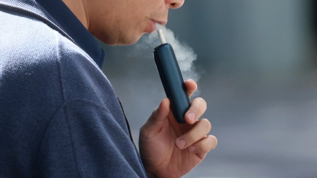 2 Hongkongers penalised as new public vaping ban takes effect