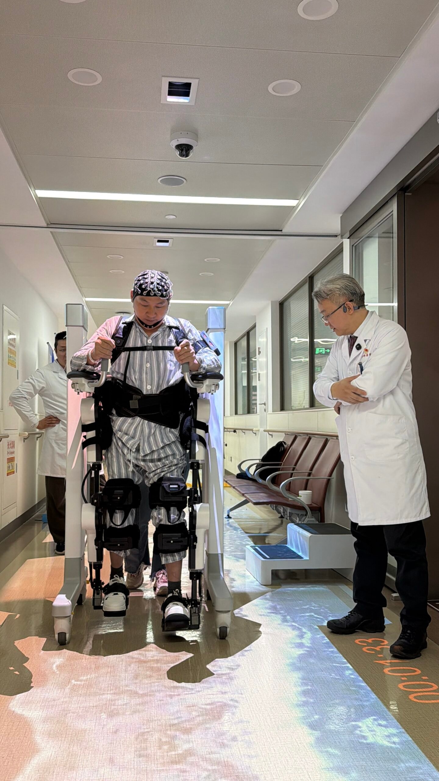 [China Tech] Shanghai Doctors Restore Mobility in Paraplegic Patient With Triple-tech Neurorehab System