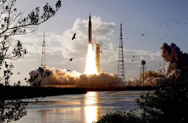 NASA's Artemis II moon rocket lifts off from the Kennedy Space Center's Launch Pad 39-B Wednesday, April 1, 2026, in Cape Canaveral, Fla. (AP Photo/Chris O'Meara)