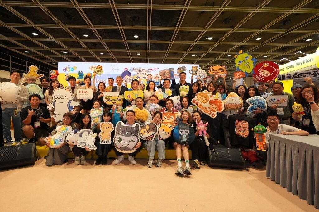 Group photo of the 39 local design companies selected for the 7th DLAB together with the officiating guests
