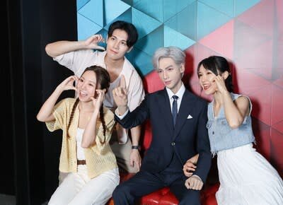 Hua Chenyu and Luo Yunxi's Permanent Wax Figures