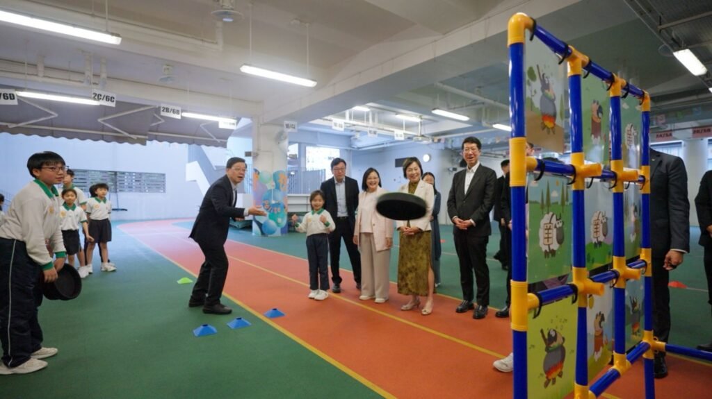 李家超訪小學了解校課後託管服務成效   喜見為學生家長帶來裨益　指政府將研擴展計劃