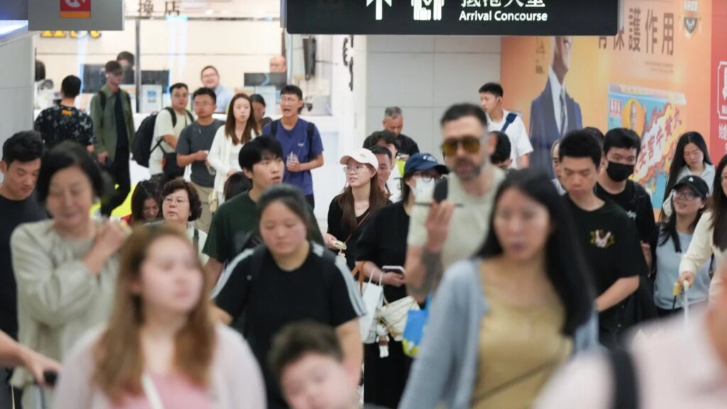 Slump in F&B sector over Easter break as 28% of Hongkongers leave city