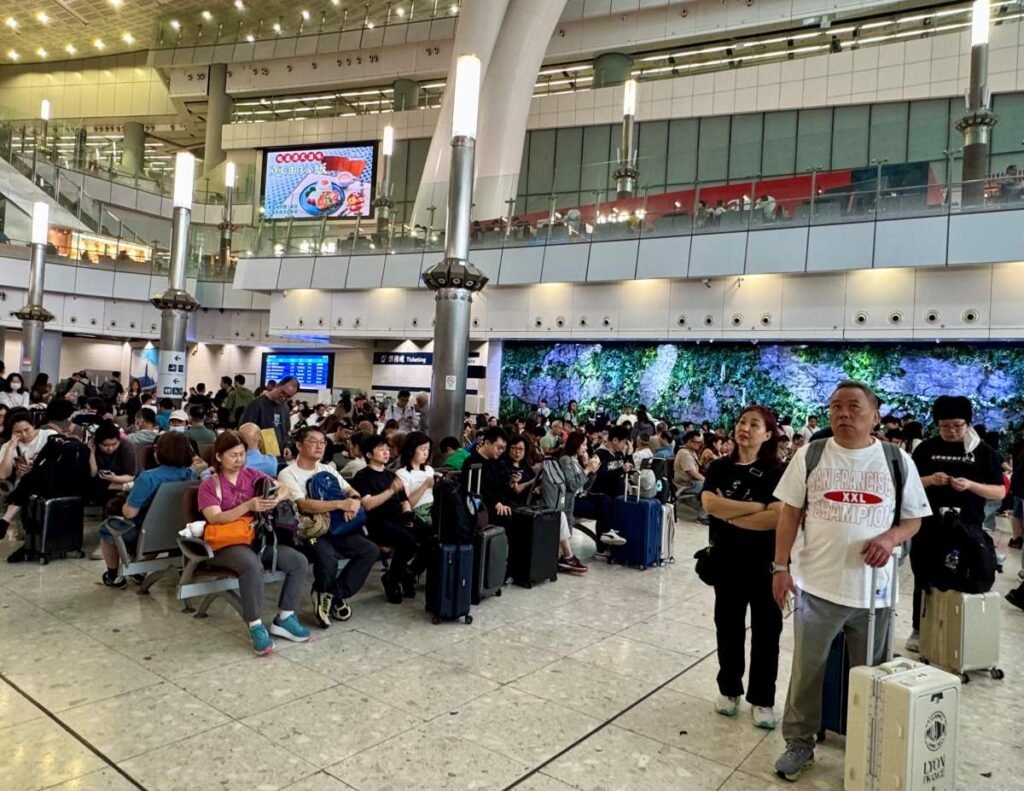 Easter break: Travelers pack ports