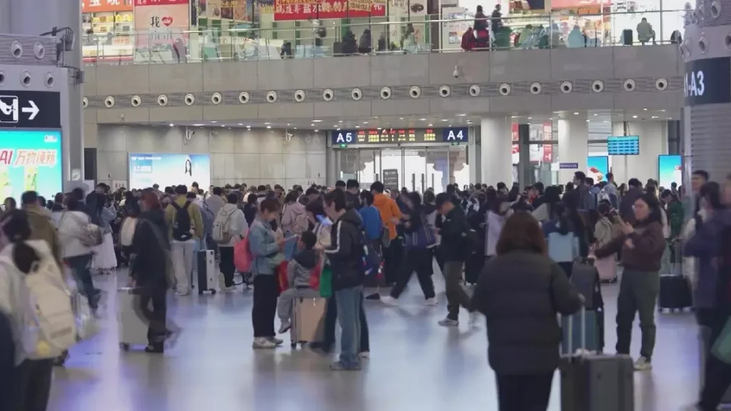 About 296 million cross-regional passenger trips expected in China on first day of Qingming Festival holiday