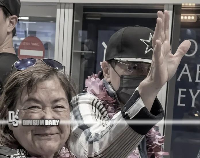 Hong Kong veteran singer Samuel Hui draws ecstatic crowds on Malaysia Tour at 77