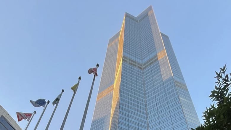 DBS Buying Floors in Hong Kong's The Center From Hui Wing Mau