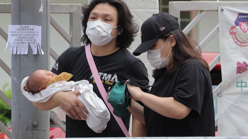 20 Hong Kong couples get triple baby bonus of HK$60,000 each but disbursement lags